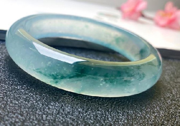 怎样区分翡翠的种水？这4个等级很重要