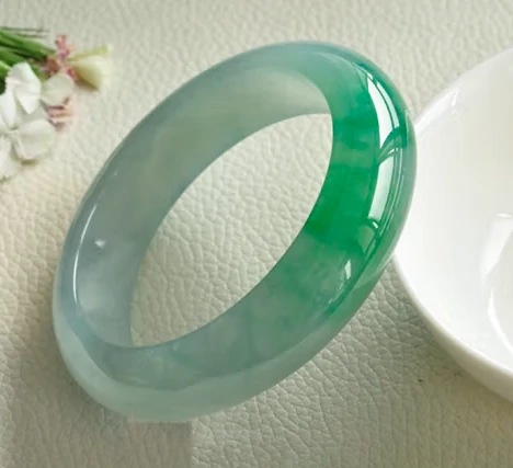 怎么鉴定翡翠是真是假？专业技巧揭秘