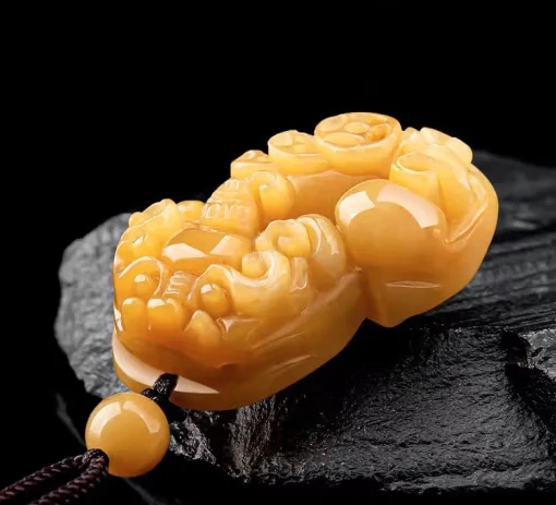 金丝玉和翡翠玉谁更好一点？哪一种更适合佩戴？