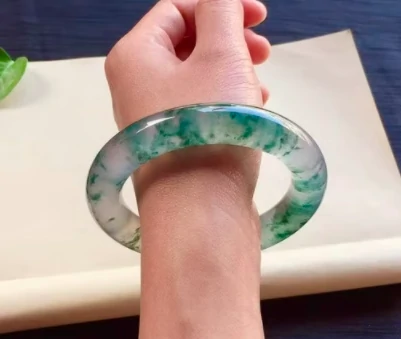 有证书的翡翠怎么查价格？这几个方法很管用