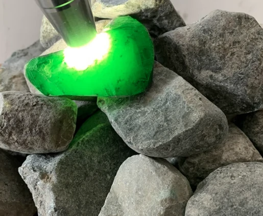 如何找翡翠原石？教你如何辨别优质翡翠原石