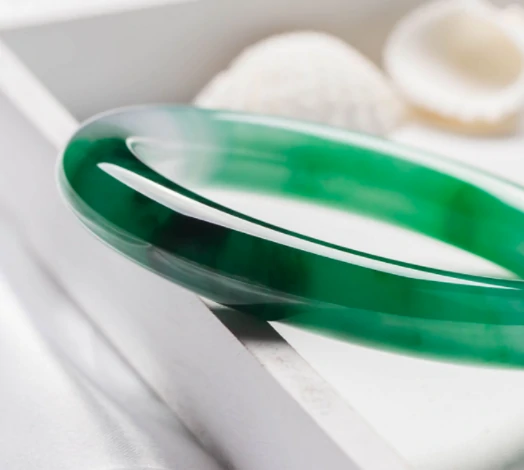 种老的翡翠有啥特点？如何鉴别种老翡翠？