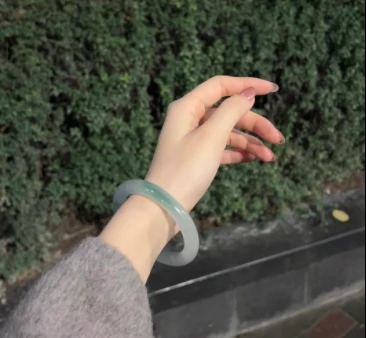 一只翡翠手镯多少钱?了解翡翠手镯价格的影响因素