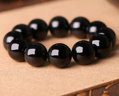 黑色翡翠值钱吗？带你了解黑色翡翠价值