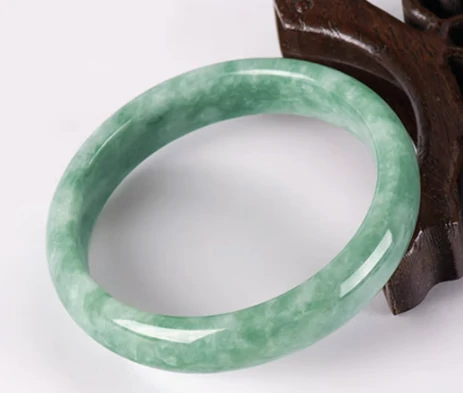 a级翡翠多少钱一克？了解翡翠价格的影响因素