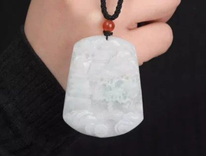 糯种翡翠吊坠一般多少钱？糯种翡翠吊坠价格解析