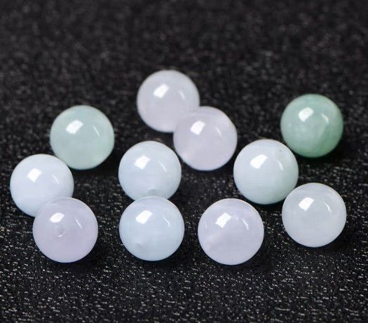 冰种好还是糯种翡翠好？哪一个更适合佩戴？