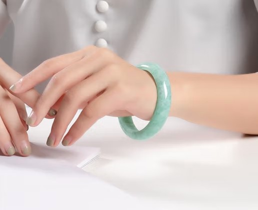 晴绿翡翠属于什么级别？一篇文章带你深入了解