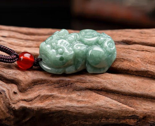 天然翡翠和和田玉哪个好？多角度助您做出选择