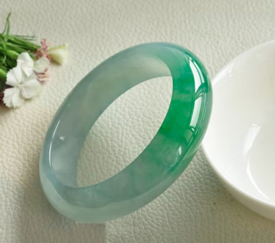 木命人适合佩戴翡翠吗?这些注意事项，你必须知道