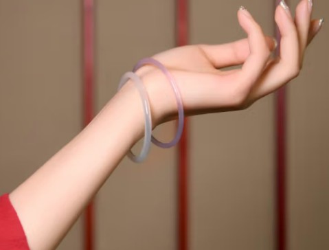 玉髓和翡翠哪个养人？养生效果介绍