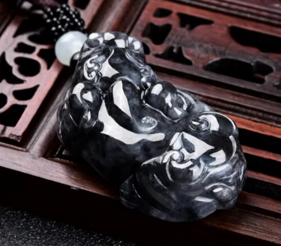 乌鸡种翡翠的收藏价值介绍，带你了解这种稀有翡翠