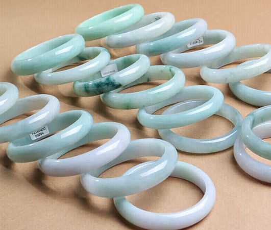 缅甸冰种翡翠价值多少钱？翡翠价值分析