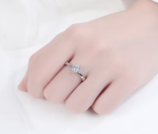 定制一克拉钻戒多少钱？成本和因素的综合介绍