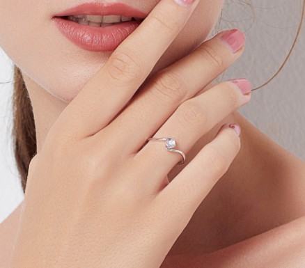 鸽子蛋钻戒多少钱?教你如何选购高品质的鸽子蛋钻戒