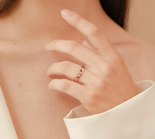 女人戒指戴哪只手聚财？教你如何佩戴