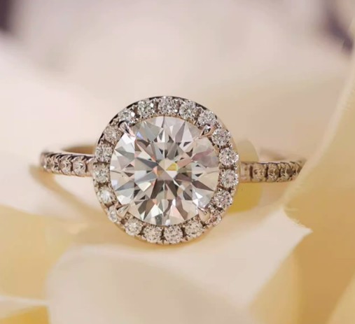 一克拉的钻戒值多少钱?揭秘钻石价格的影响因素