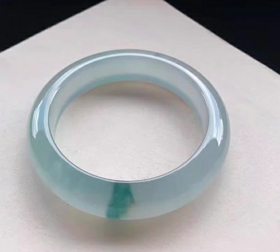 什么样的翡翠值钱?分辨和挑选值钱翡翠的实用技巧